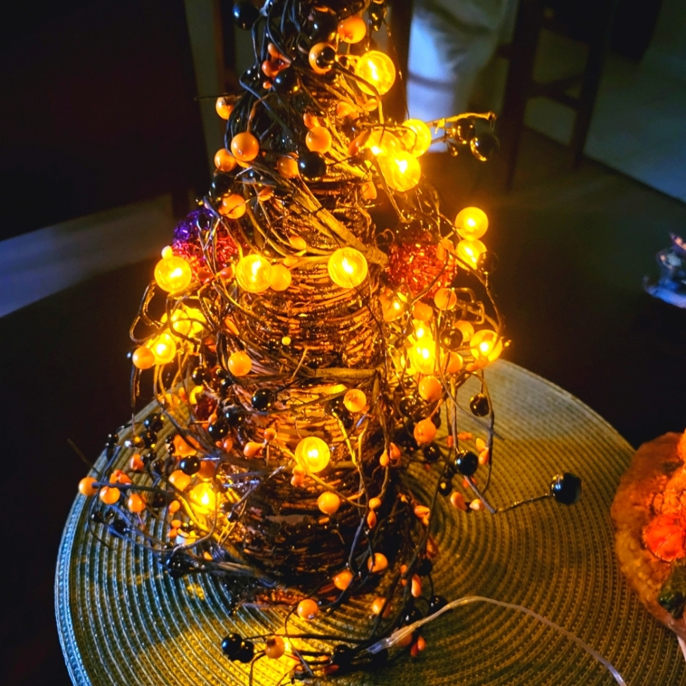 Halloween Tree - Picture 4 of 8